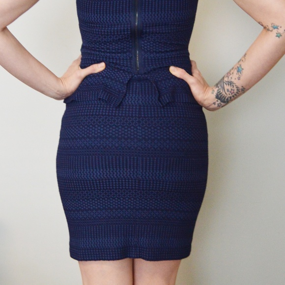 BCBGMaxAzria Dresses & Skirts - BCBG blue v neck dress. Zipper back. Super soft